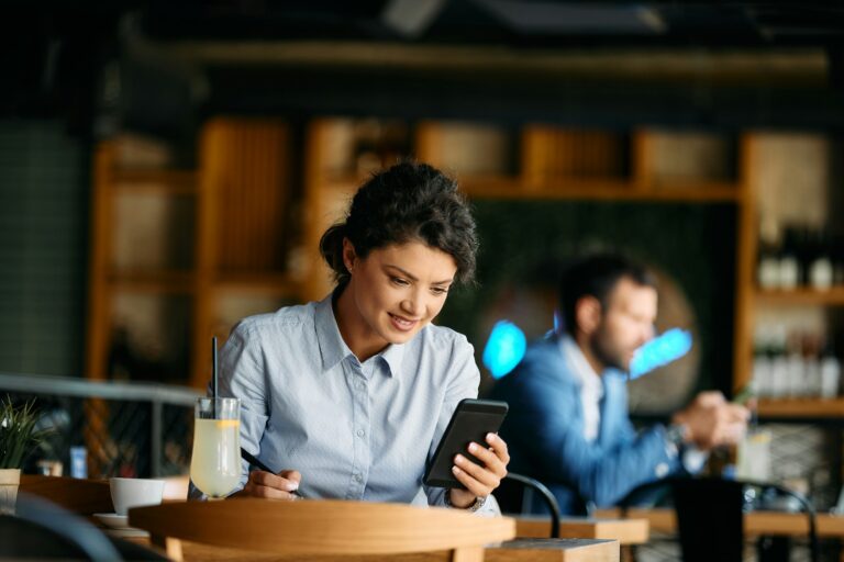 Come utilizzare un CRM da smartphone in modalità mobile